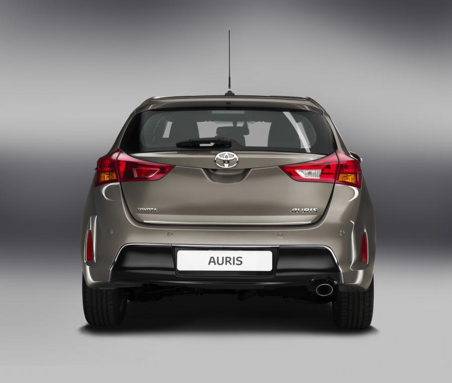  Toyota Auris 2012 года  (фото 9 из 17)